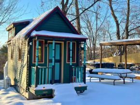 Petite Bloom Hooosier Retreat
